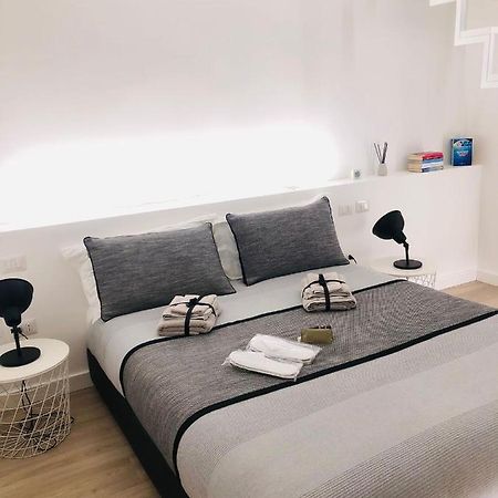 Apartment Vsg25 Nel Centro Di Cagliari Luaran gambar