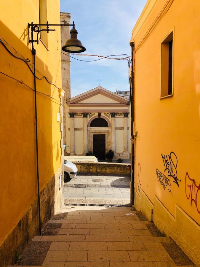 Apartment Vsg25 Nel Centro Di Cagliari Luaran gambar