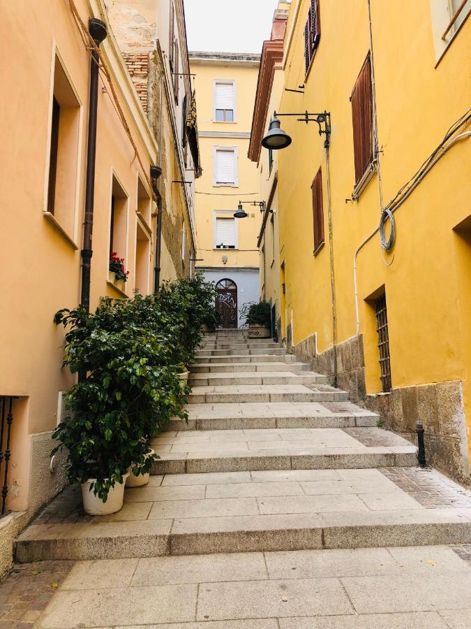 Apartment Vsg25 Nel Centro Di Cagliari Luaran gambar