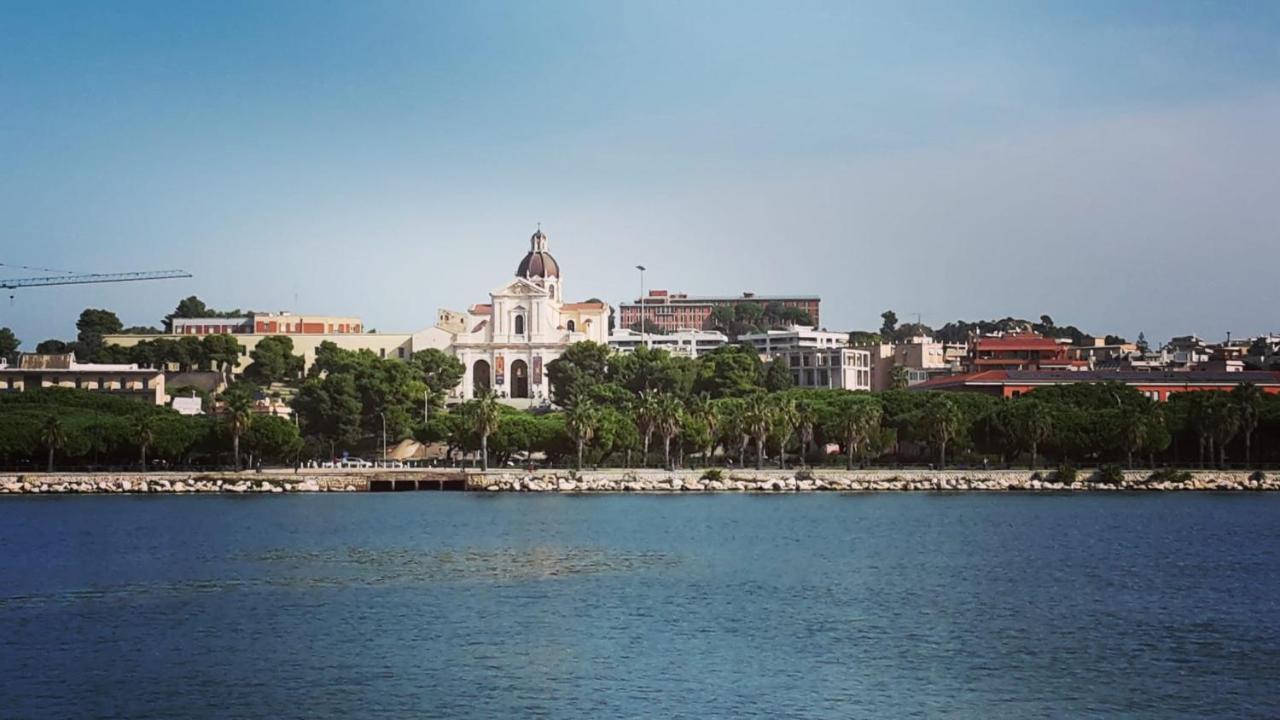Apartment Vsg25 Nel Centro Di Cagliari Luaran gambar