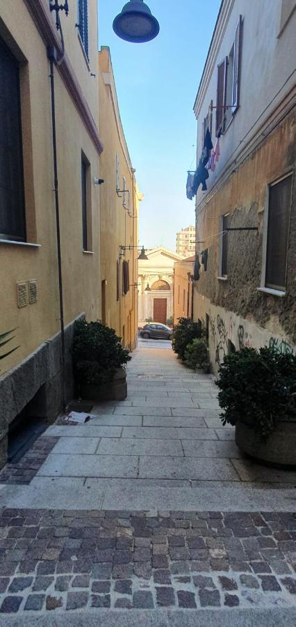 Apartment Vsg25 Nel Centro Di Cagliari Luaran gambar