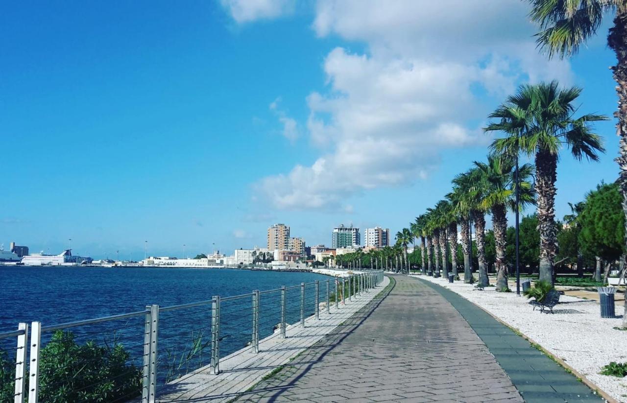 Apartment Vsg25 Nel Centro Di Cagliari Luaran gambar
